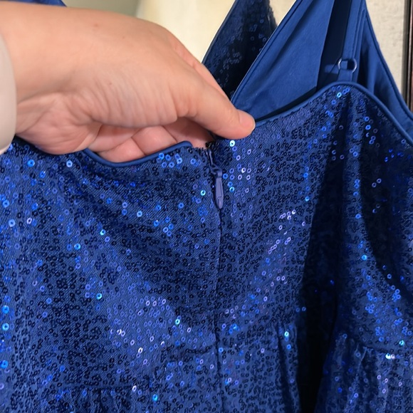 Every Pretty Sequin Dress - Picture 5 of 6